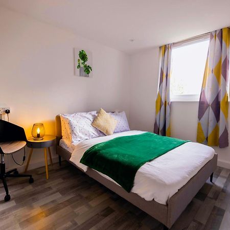 2 Bedrooms -Parking-Very Spacious-Wifi London Ngoại thất bức ảnh