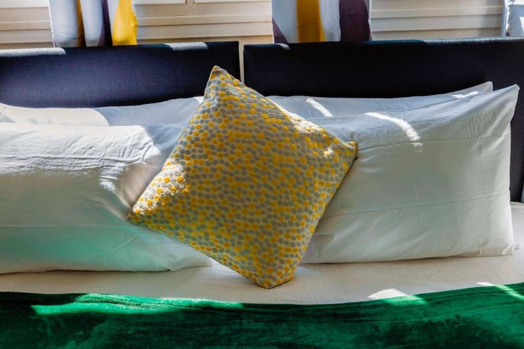 2 Bedrooms -Parking-Very Spacious-Wifi London Ngoại thất bức ảnh