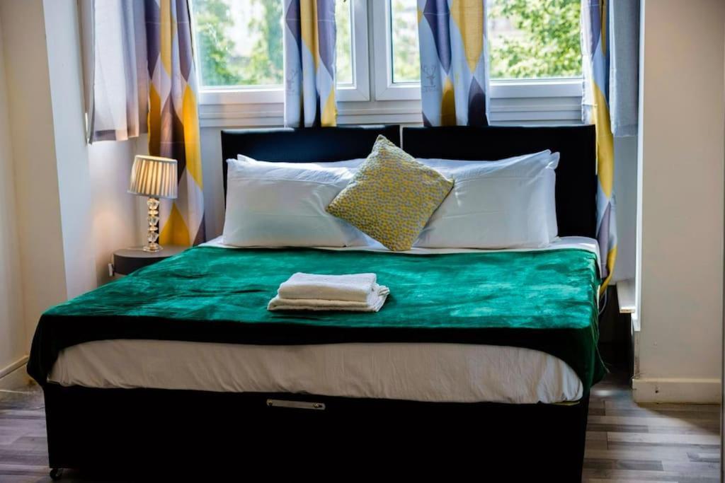 2 Bedrooms -Parking-Very Spacious-Wifi London Ngoại thất bức ảnh