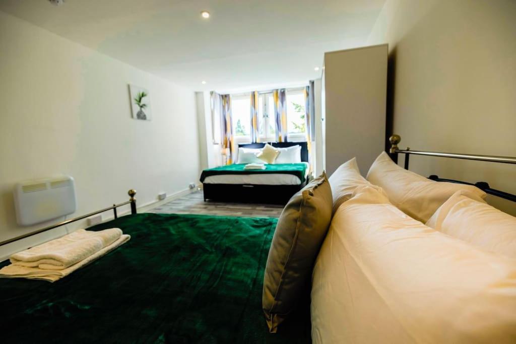 2 Bedrooms -Parking-Very Spacious-Wifi London Ngoại thất bức ảnh