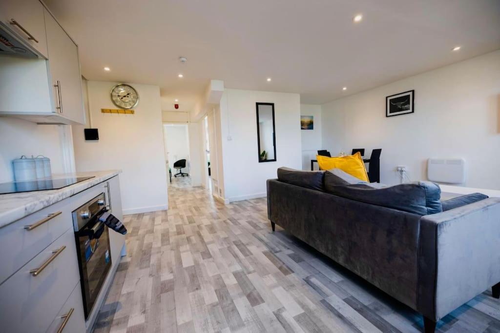 2 Bedrooms -Parking-Very Spacious-Wifi London Ngoại thất bức ảnh