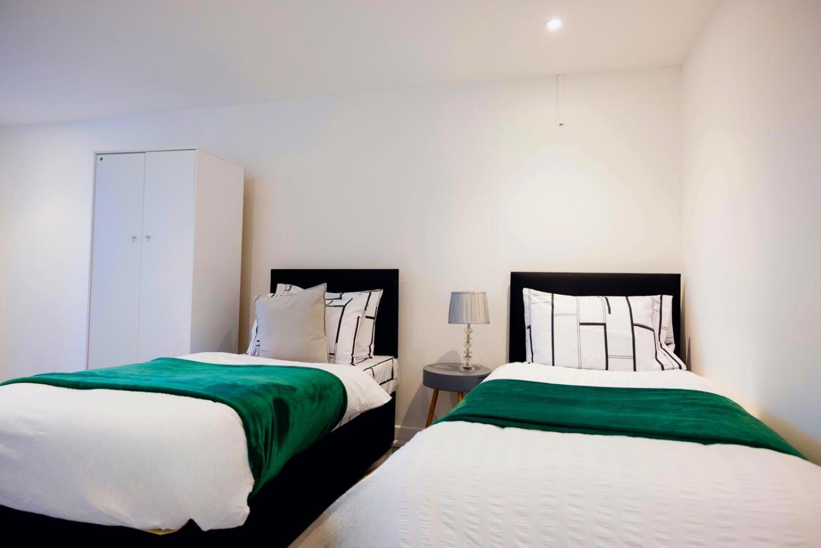 2 Bedrooms -Parking-Very Spacious-Wifi London Ngoại thất bức ảnh